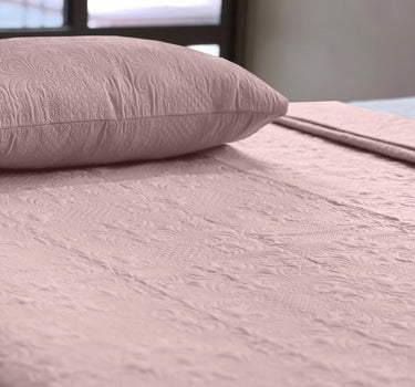 Sensation Quilted Bedcover cum AC comforter Set with 2 Pillow Covers.(Peach)