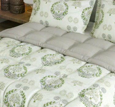 LABHAM - Daylight AC Comforter Bedding Set with Double bedsheet and 2 Pillow Covers - Queen Size (Olivine Green)