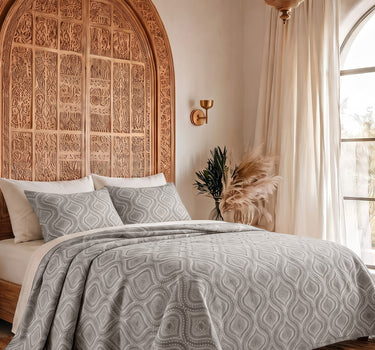 LABHAM Kadambari 300TC cotton king bedsheet in silver — Moroccan ogee damask percale (view 3)
