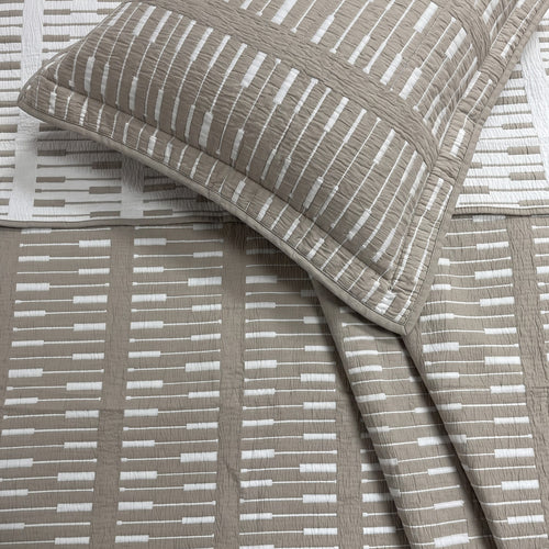 Egyptian Cotton King Bedcover With 2 Pillow Covers And Multipurpose Bag packed in the multipurpose bag