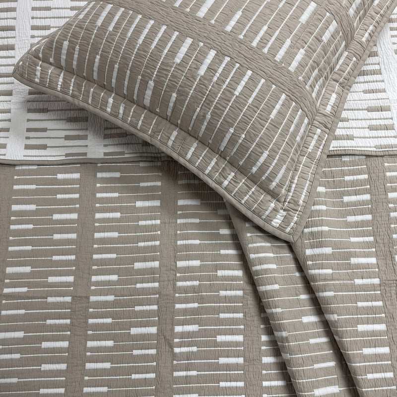 Egyptian Cotton King Bedcover With 2 Pillow Covers And Multipurpose Bag knitted texture detail