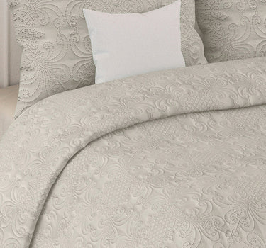 Sensation Quilted Bedcover cum AC comforter Set with 2 Pillow Covers.(Cream)