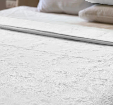 Sensation Quilted Bedcover cum AC comforter Set with 2 Pillow Covers.(White)