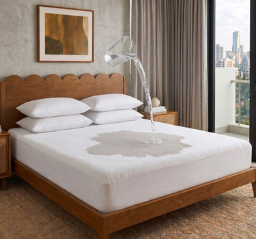 ISOLUS Mattress Protector – 100% Waterproof with 3-Layer Construction, Terry & TPU Protection, 10-Inch Deep Pocket, 360° Elastic Fitted Mattress Cover