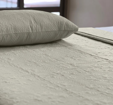 Sensation Quilted Bedcover cum AC comforter Set with 2 Pillow Covers.(Beige)