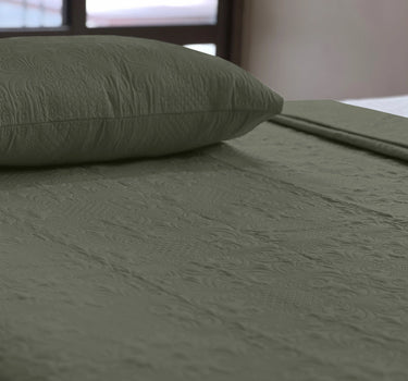 Sensation Quilted Bedcover cum AC comforter Set with 2 Pillow Covers.(Walnut)