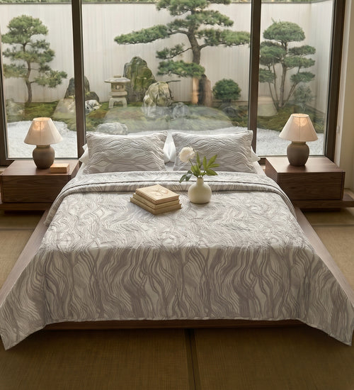 Egyptian Cotton King Bedcover With 2 Pillow Covers And Multipurpose Bag used as a winter bedcover
