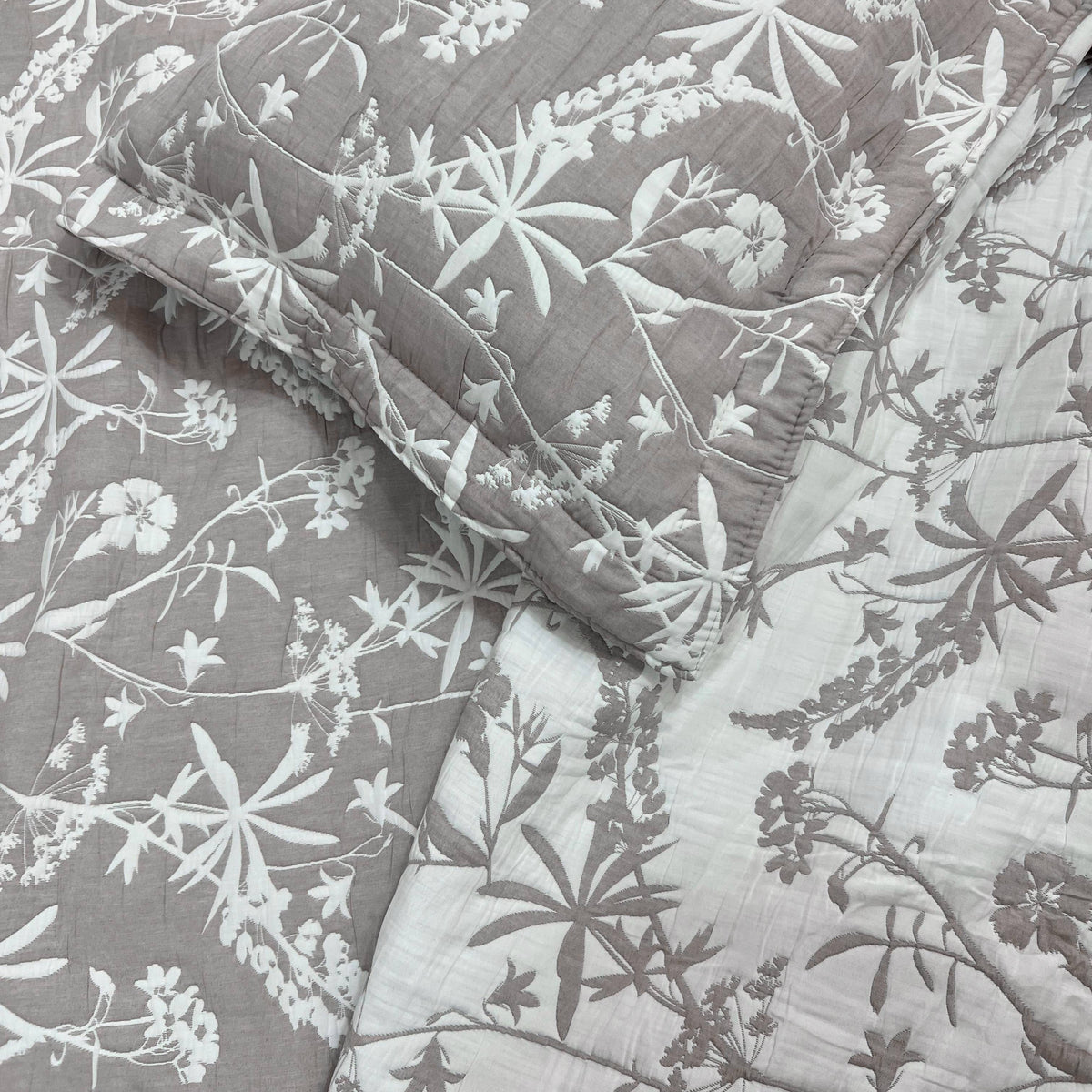 Egyptian Cotton King Bedcover With 2 Pillow Covers And Multipurpose Bag