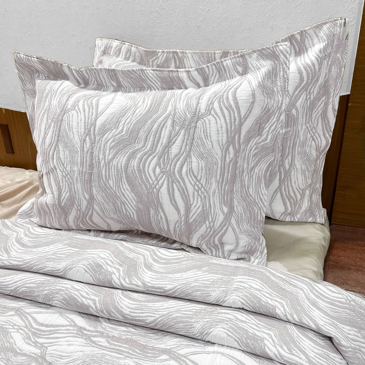 Egyptian Cotton King Bedcover With 2 Pillow Covers And Multipurpose Bag