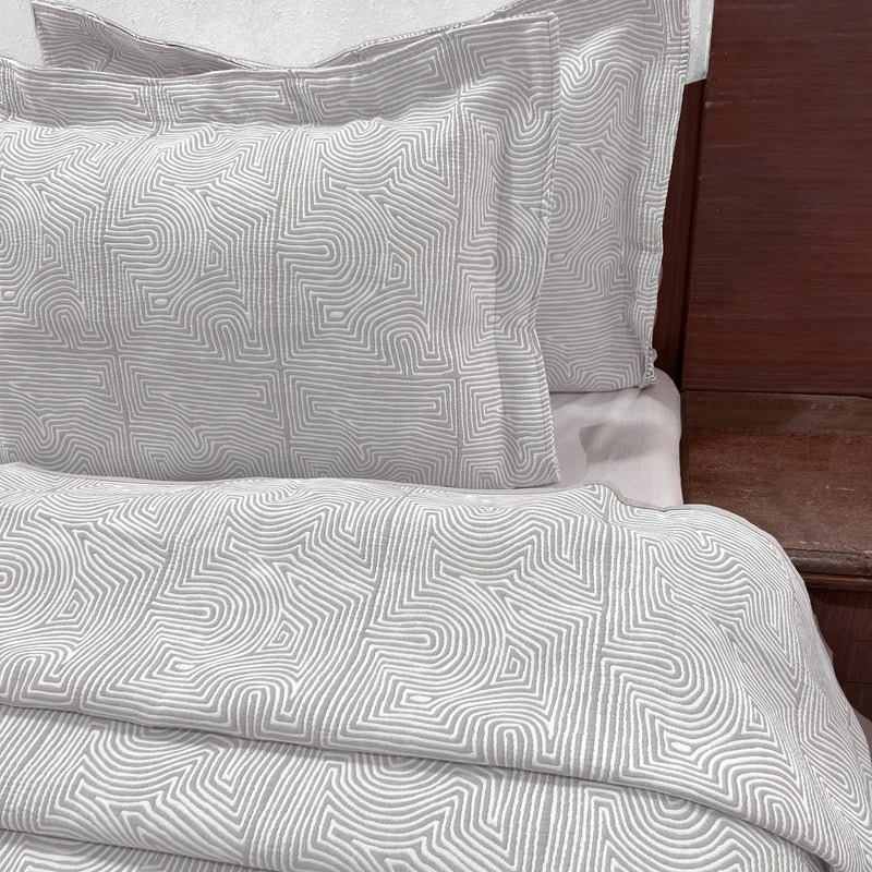 Egyptian Cotton King Bedcover With 2 Pillow Covers And Multipurpose Bag knitted texture detail