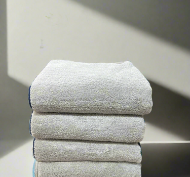 Insignia 450GSM High Absorbant, Super Soft, Anti Microbial, Bath Towel (75cm x 150cm), Silver